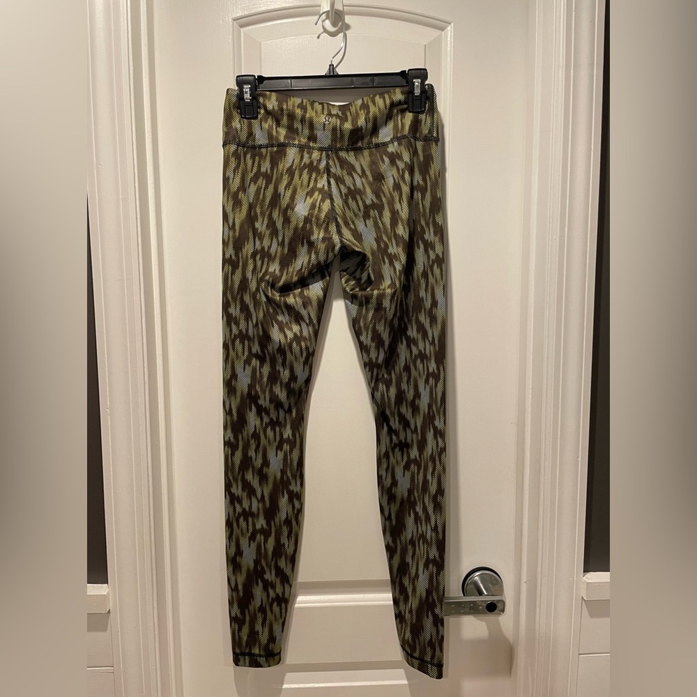 Lululemon Camouflage Patterned Leggings size 6 - Picture 3 of 3